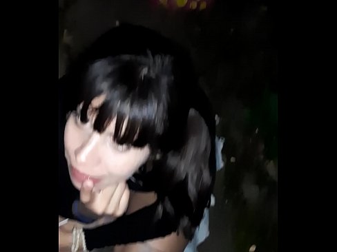 ❤️ Ar y stryd pidyn chwyddedig yn gyfnewid am Candy ❤ Just porn wrthon ni ☑